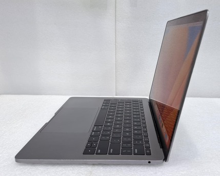 Manama, Computers, BHD 129,  MacBook Pro Intel Core I5 2.3Ghz 13.3" QHD 2K Display 8GB RAM Good Working (Free AirPods)