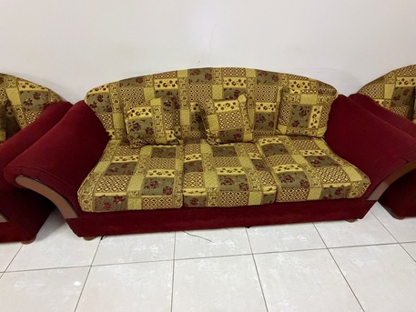 Al Khobar Al Shamalia, Furniture, SAR 400,  7 Seater Sofa With Small Table - Used (Good Condition) 0556689457