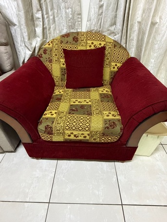 Al Khobar Al Shamalia, Furniture, SAR 400,  7 Seater Sofa With Small Table - Used (Good Condition) 0556689457