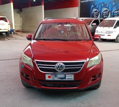 Hidd, Vehicles, Cars & Trucks , BHD 1200,  Volkswagen Tiguan SEL R-Line,  2010,  Automatic,  130000 KM,  Volkswagen Tiguan  Full Option Urgent Sale Low Mileage
