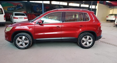 Hidd, Vehicles, Cars & Trucks , BHD 1200,  Volkswagen Tiguan SEL R-Line,  2010,  Automatic,  130000 KM,  Volkswagen Tiguan  Full Option Urgent Sale Low Mileage
