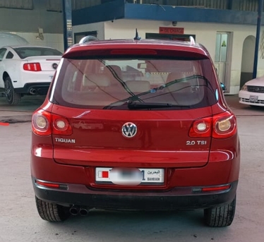 Hidd, Vehicles, Cars & Trucks , BHD 1200,  Volkswagen Tiguan SEL R-Line,  2010,  Automatic,  130000 KM,  Volkswagen Tiguan  Full Option Urgent Sale Low Mileage