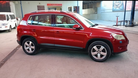 Hidd, Vehicles, Cars & Trucks , BHD 1200,  Volkswagen Tiguan SEL R-Line,  2010,  Automatic,  130000 KM,  Volkswagen Tiguan  Full Option Urgent Sale Low Mileage