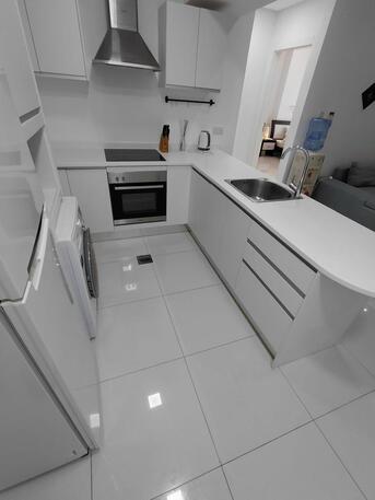 Juffair, Apartments, Flats, Houses & Villas, BHD 300/month,  1 BR,  @2BATHROOM Hall Kitchen Open With Electricity Fully Furnished