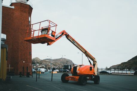 Madinah, Jobs, I NEED 2 MANLIFT OPERATOR