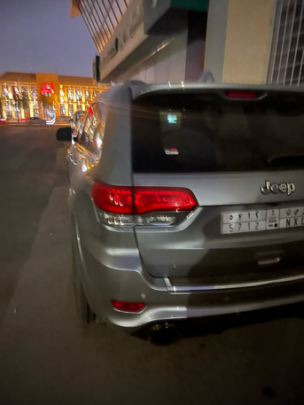 Riyadh, Vehicles, Cars & Trucks , SAR 75000,  Jeep Grand Cherokee,  2018,  Automatic,  110000 KM,  Jeep Grand Charookee V8  Full Options