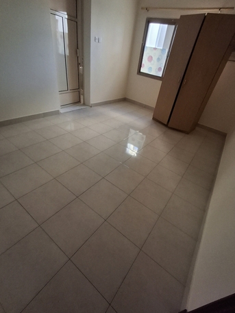 Manama, Apartments, Flats, Houses & Villas, BHD 235/month,  3 BR,  3bhk 235bd With Ac With Out Ewa In Gudabiya Near Bbk Bank