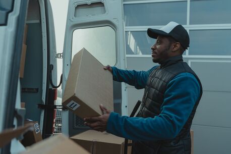 London, Delivery, Trakiin: The Modern Solution For Effortless Parcel Tracking