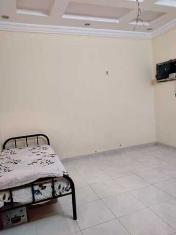 Jeddah, Lessons Offered, 1400 Riyal I Have 2 Bedrooms And 2 Washrooms, One Washroom And One Bedroom Are For Rent.