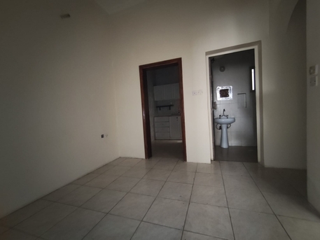 Manama, Apartments, Flats, Houses & Villas, BHD 100/year,  1 BR,  Manama:- Groundfloor 1Bhk Unfurnished Flat On Rent..