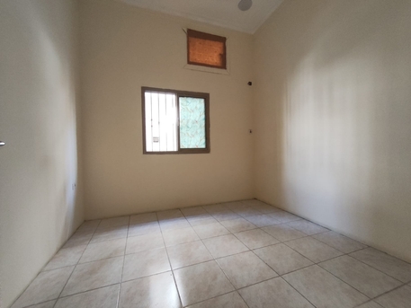 Manama, Apartments, Flats, Houses & Villas, BHD 100/year,  1 BR,  Manama:- Groundfloor 1Bhk Unfurnished Flat On Rent..