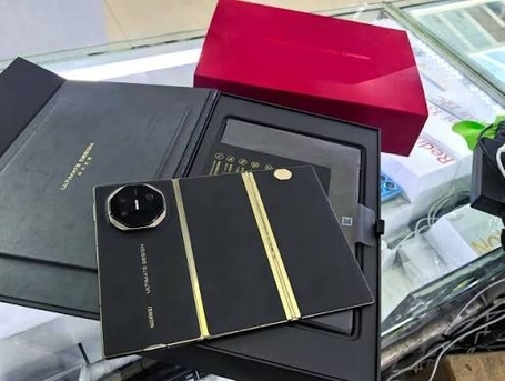 Juffair, Mobile Phones, BHD 665,  Huawei Mate XT Ultimate Design Trifold Premium Model 1 Terabyte ( 1000g/16 Gb Ram) Slightb