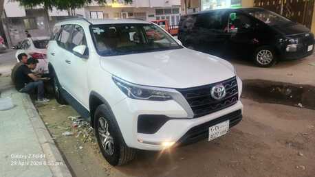 Jeddah, Travel, Makk & Madinah Ziyarat-New Fortuner-300/Day