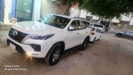 Jeddah, Travel, Makk & Madinah Ziyarat-New Fortuner-300/Day