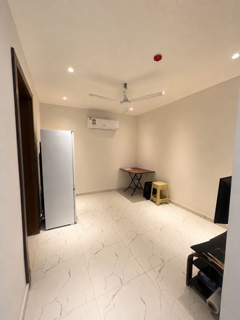 Salmaniya, Housing Exchanges, BHD 120/month,  2 BR,  SHARING FLAT FOR RENT IN SALMANIYA