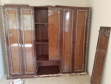 Jidhafs, Furniture, BHD 40,  Urgent Sale: Tv Divider, Single And King Size Beds, Computer Table