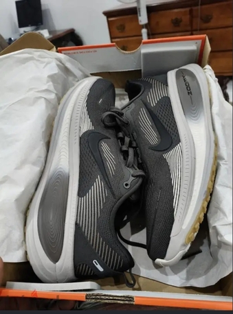 Dammam, Clothing & Accessories, SAR 1008,  New Nike Vomero 18 Mens Shoes Grey UK-9