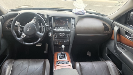 Dammam, Vehicles, Cars & Trucks , SAR 37000,  Infiniti QX70,  2015,  Automatic,  257000 KM,  Full Option.  Better Level In Nissan