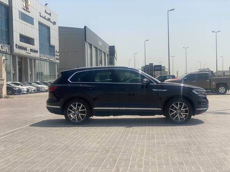 Manama, Vehicles, Cars & Trucks , BHD 8500,  Volkswagen Touareg,  2018,  Automatic,  129200 KM,    (Black)