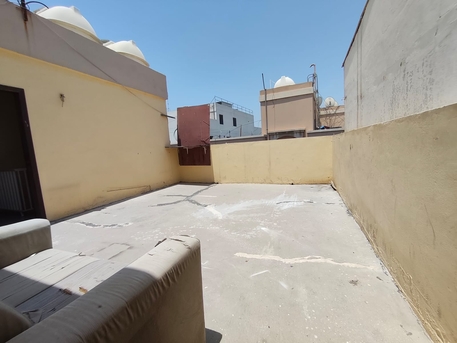 Gudaibiya, Apartments, Flats, Houses & Villas, BHD 140/year,  1 BR,  Gudaibiya:- Rooftop Studio Flat On Rent With Ewa..