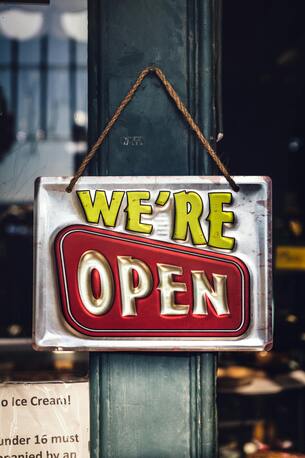 Tampa Bay, Graphic Design, How Tampa Outdoor Signs Help Businesses Increase Visibility And Customer Traffic