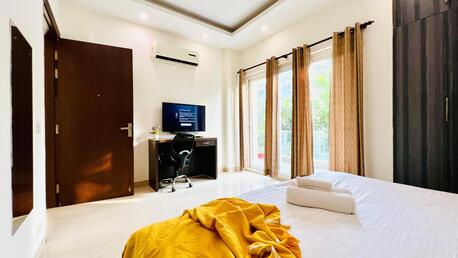 Gurgaon, Apartments, Flats, Houses & Villas, INR 4500/day,  Furnished,  1 BR,  600 Sq. Feet,  1 BHK Apartment Apartment DLF Cyber City Gurgaon