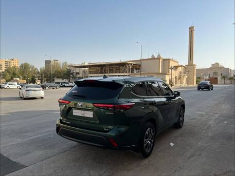 Al Wizarat, Vehicles, Cars & Trucks , SAR 125000,  Toyota Highlander Hybrid,  2023,  Automatic,  114000 KM,    GLE | Cypress Green | Mint Condition | 114K KM