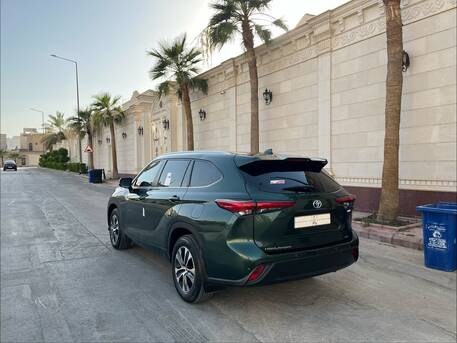 Al Wizarat, Vehicles, Cars & Trucks , SAR 125000,  Toyota Highlander Hybrid,  2023,  Automatic,  114000 KM,    GLE | Cypress Green | Mint Condition | 114K KM