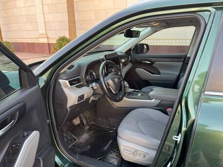Al Wizarat, Vehicles, Cars & Trucks , SAR 125000,  Toyota Highlander Hybrid,  2023,  Automatic,  114000 KM,    GLE | Cypress Green | Mint Condition | 114K KM