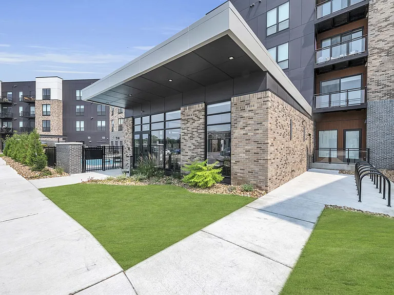 Los Angeles, Apartments, Flats, Houses & Villas, USD 1324/month,  Furnished,  1 BR,  543 Sq. Meter,  1600 NW 38th St, Kansas City, MO 64116
