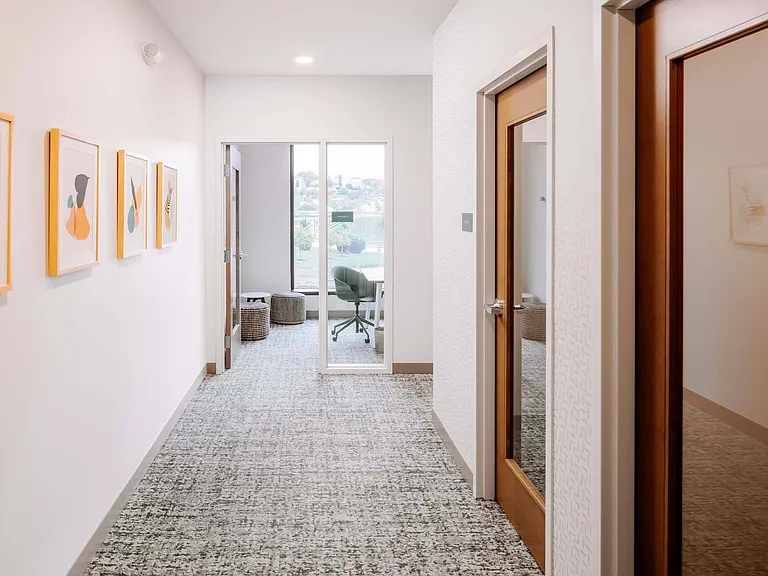 Los Angeles, Apartments, Flats, Houses & Villas, USD 1324/month,  Furnished,  1 BR,  543 Sq. Meter,  1600 NW 38th St, Kansas City, MO 64116