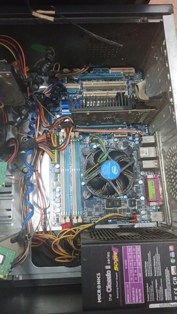 Manama, Computers, BHD 25,  Old Desktop PC For Sale &ndash; Intel System With Graphics Card