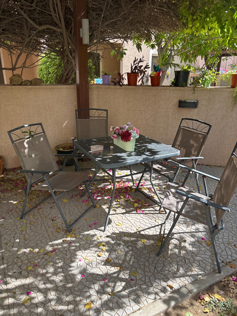 Al Jubail Al Balad, Furniture, SAR 200,  Table And 4 Chairs And A Flower Bucket