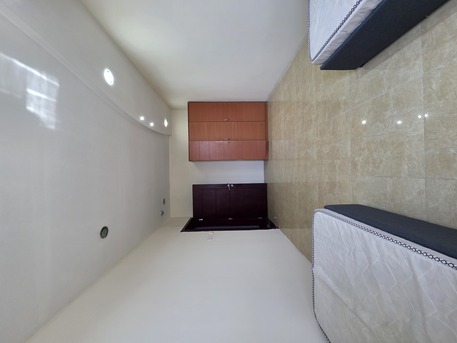 Salmaniya, Apartments, Flats, Houses & Villas, BHD 300/month,  Furnished,  2 BR,  Fully Furnished 2 BHK Family Flat With Ewa & Parking @300/BD In Salmaniya