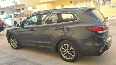 Riyadh, Vehicles, Cars & Trucks , SAR 40,  Hyundai Santa Fe,  2017,  Automatic,  320150 KM,   - Model  - 7 Seater Family Car