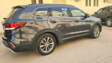 Riyadh, Vehicles, Cars & Trucks , SAR 40,  Hyundai Santa Fe,  2017,  Automatic,  320150 KM,   - Model  - 7 Seater Family Car
