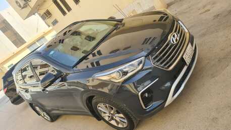 Riyadh, Vehicles, Cars & Trucks , SAR 40,  Hyundai Santa Fe,  2017,  Automatic,  320150 KM,   - Model  - 7 Seater Family Car