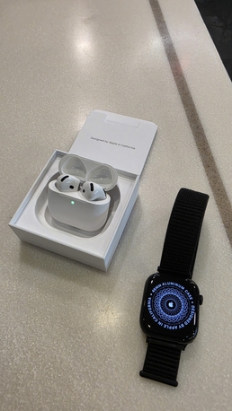 Dammam, Mobile Phones, SAR 1400,  Apple Airpods 4 Apple Watch 10
