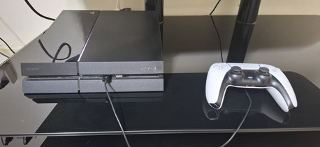 Jeddah, Electronics, SAR 1200,  VERY GOOD CONDITION PS4 FOR SALE