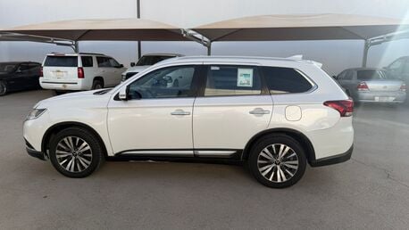 Riyadh, Vehicles, Cars & Trucks , SAR 36000,  Mitsubishi Outlander,  2022,  Automatic,  260000 KM,  , ,  , 260,000 Km, Full Option 4×4
