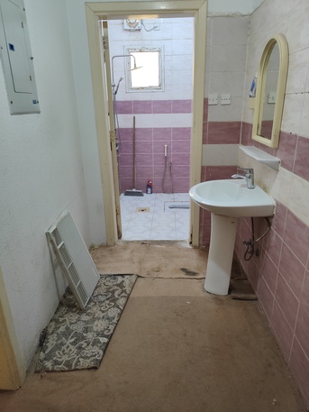 Riyadh, Housing Exchanges, SAR 1400/month,  1 BR,  30 Sq. Meter,  Sr 1400/Month One Furnished Executive Room Is Available In Family Flat For Single Person