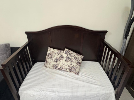 Riyadh, Furniture, SAR 300,  For Sale: 3-in-1 Baby Cot / Toddler Bed / Adult Day Bed
