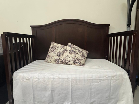 Riyadh, Furniture, SAR 300,  For Sale: 3-in-1 Baby Cot / Toddler Bed / Adult Day Bed