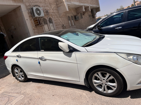 Al Malaz, Vehicles, Cars & Trucks , SAR 24000,  Hyundai Sonata,  2013,  Automatic,  343000 KM,    | Full Option | 2.4L | White | Family Used