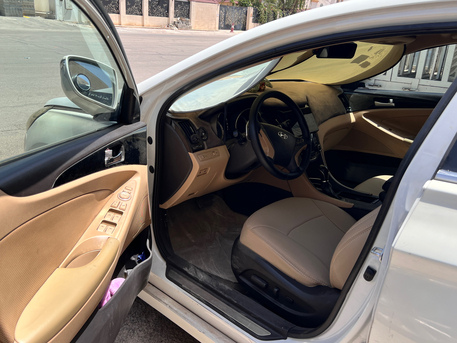 Al Malaz, Vehicles, Cars & Trucks , SAR 24000,  Hyundai Sonata,  2013,  Automatic,  343000 KM,    | Full Option | 2.4L | White | Family Used