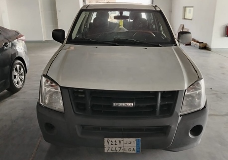 Jeddah, Vehicles, Cars & Trucks , SAR 25000,  Isuzu D-MAX,  2010,  Manual,  444000 KM,   Double Cab Diesel Very Clean
