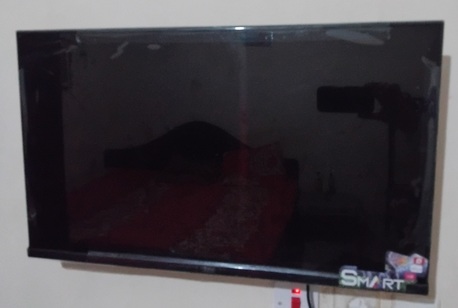 Hara, Household Items, SAR 300,  Ikon 32 Inch Smart TV For Sale