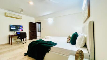 Mumbai, Apartments, Flats, Houses & Villas, INR 5183/day,  Furnished,  Studio,  600 Sq. Feet,  Studio - New Friends Colony - Lift, Parking