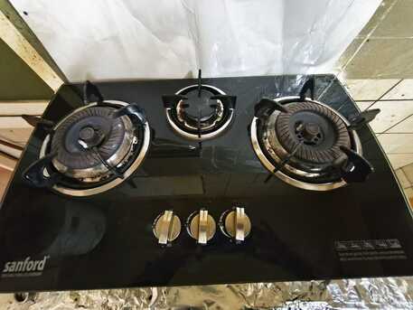 Riyadh, Household Items, SAR 200,  For Sale  Sanford Tabletop Glass Gas Stove  3 Burner  200 SAR