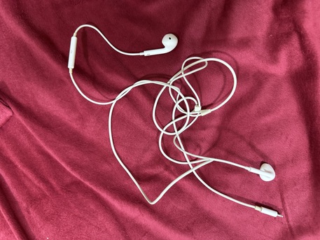 Jubail, Mobile Phones, SAR 30,  Original Apple Handsfree Lightning